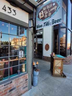 High Roller Tiki Lounge by null