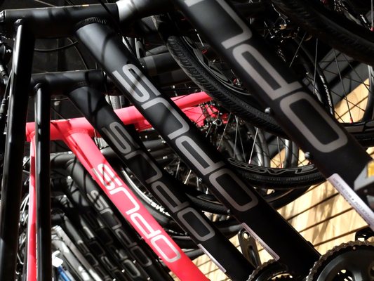 Velotique by null