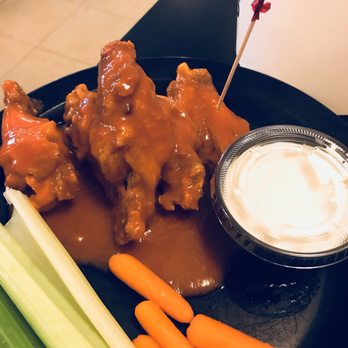 Duff's Famous Wings - Hot wings - American Near Me - Amherst, New York