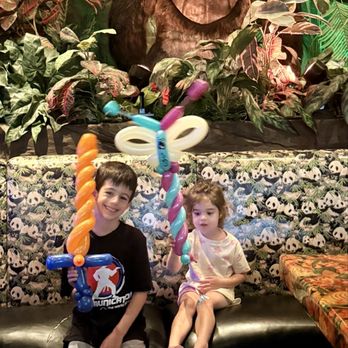 Rainforest Cafe - Balloons - American Near Me - Gurnee, Illinois Rainforest Cafe - Balloons - American Near Me - Gurnee, Illinois