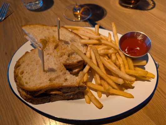 Sidebar at Surdyk’s by null