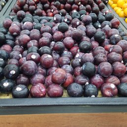 Black plums..........so cheap! Black plums..........so cheap!
