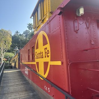Carneys - Burgers Near Me - Studio City, California
