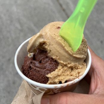 Piccolo Grande - a hand holding a cup of ice cream - Desserts Near Me - Ottawa, Ontario Piccolo Grande - a hand holding a cup of ice cream - Desserts Near Me - Ottawa, Ontario