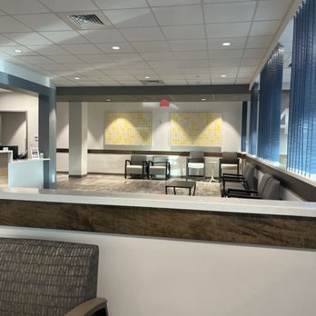 Ortho Rhode Island - Warwick Campus - Large waiting area - Physical Therapy Near Me - Warwick, Rhode Island Ortho Rhode Island - Warwick Campus - Large waiting area - Physical Therapy Near Me - Warwick, Rhode Island