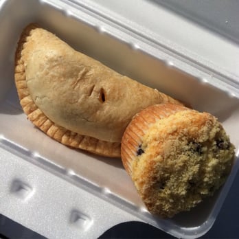 Cover's Apple Ranch - Apple turnover and muffin to go...already dreaming of next visit - Bakeries Near Me - Tuolumne, California