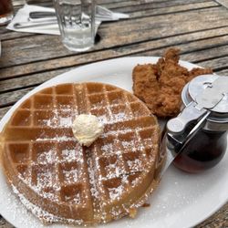 Trip's Diner - Fried chicken & waffles