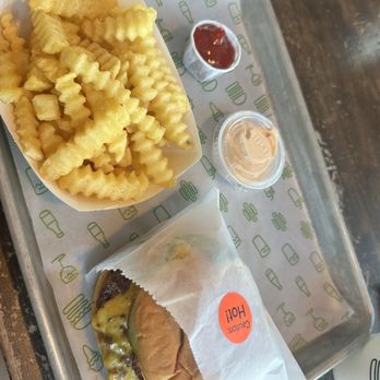 Shake Shack Long Beach - Burgers Near Me - Long Beach, California Shake Shack Long Beach - Burgers Near Me - Long Beach, California