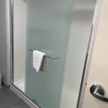 Hampton Inn Kingsland - Shower - Hotels Near Me - Kingsland, Georgia Hampton Inn Kingsland - Shower - Hotels Near Me - Kingsland, Georgia