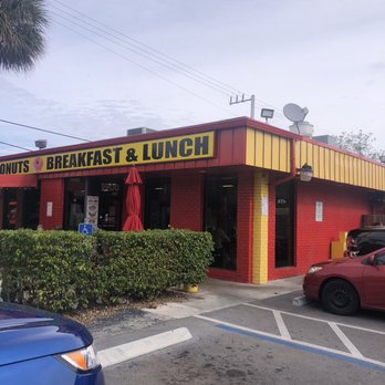 Dandee Donut Factory - Exterior - Donuts Near Me - Pompano Beach, Florida