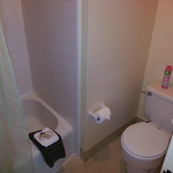 Abigail's Bed and Breakfast Inn - Good for a shower. Not a full bath. This is only for one of the rooms - perhaps the smallest, and it was connected to the room. - Bed & Breakfast Near Me - Ashland, Oregon