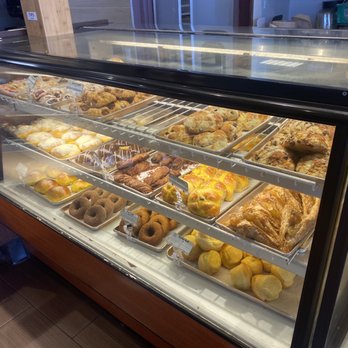 Liliha Bakery - Bakeries Near Me - Honolulu, Hawaii