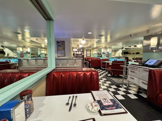 Lori's Diner by null