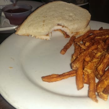 The Yarde Tavern - Poor attempt at chicken panini - American Near Me - Enfield, Connecticut The Yarde Tavern - Poor attempt at chicken panini - American Near Me - Enfield, Connecticut