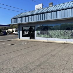 Winston Diner & Drive-thru - Entrance View from the parking lot