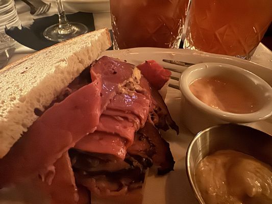 2nd Floor Bar & Essen by null