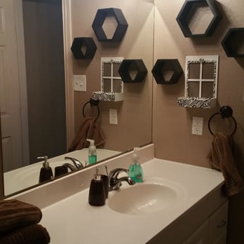 Summer Wind Terrace Town Homes - Full bathroom - Apartments Near Me - Hobbs, New Mexico Summer Wind Terrace Town Homes - Full bathroom - Apartments Near Me - Hobbs, New Mexico