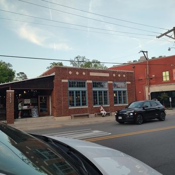 Hill Station - Storefront - Bars Near Me - Little Rock, Arkansas