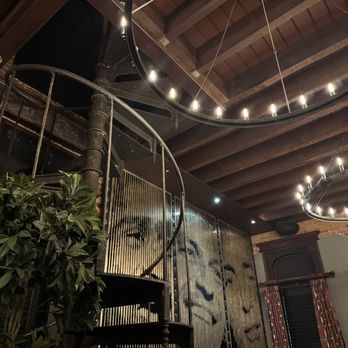 Buffalo Chophouse - Decor - Steakhouses Near Me - Buffalo, New York