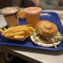 Charlie's Restaurant - Cheeseburger