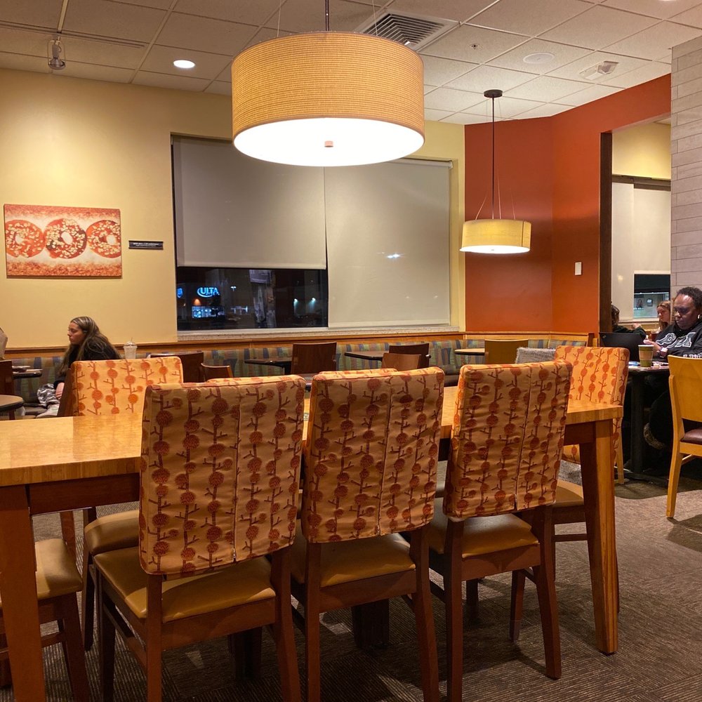 Plenty of seating. Plenty of seating.