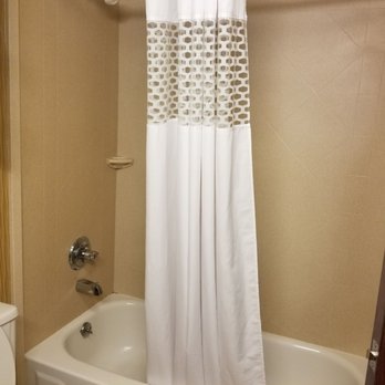 Hampton Inn Troy - Bathtub / Shower Combination - Hotels Near Me - Troy, Ohio
