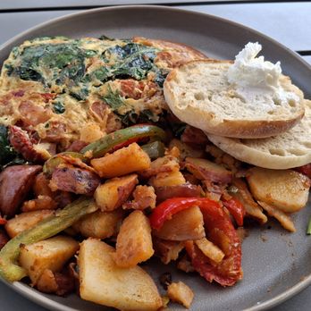 Honey's Bistro - Italian cheese Omlet - Breakfast & Brunch Near Me - Encinitas, California