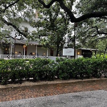 Mattie's - beautiful grounds - American Near Me - Austin, Texas