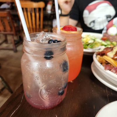 La Belle & La Boeuf - Burger Bar - Montréal - Sainte-Catherine O by null