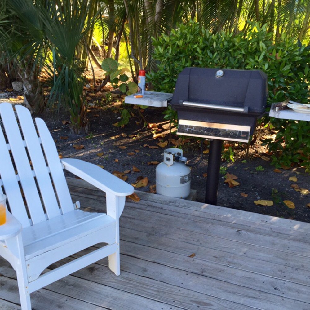 Sanibel Inn - Grilling good - Hotels Near Me - Sanibel, Florida Sanibel Inn - Grilling good - Hotels Near Me - Sanibel, Florida