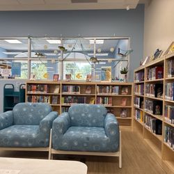St Johns County Public Library - Ponte Vedra Beach - Seating area in tweens section