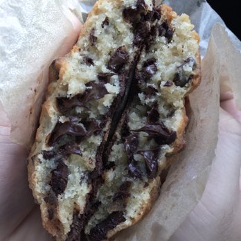 Levain Bakery - Williamsburg, Brooklyn - Two chip chocolate chip cookie - Bakeries Near Me - Brooklyn, New York Levain Bakery - Williamsburg, Brooklyn - Two chip chocolate chip cookie - Bakeries Near Me - Brooklyn, New York