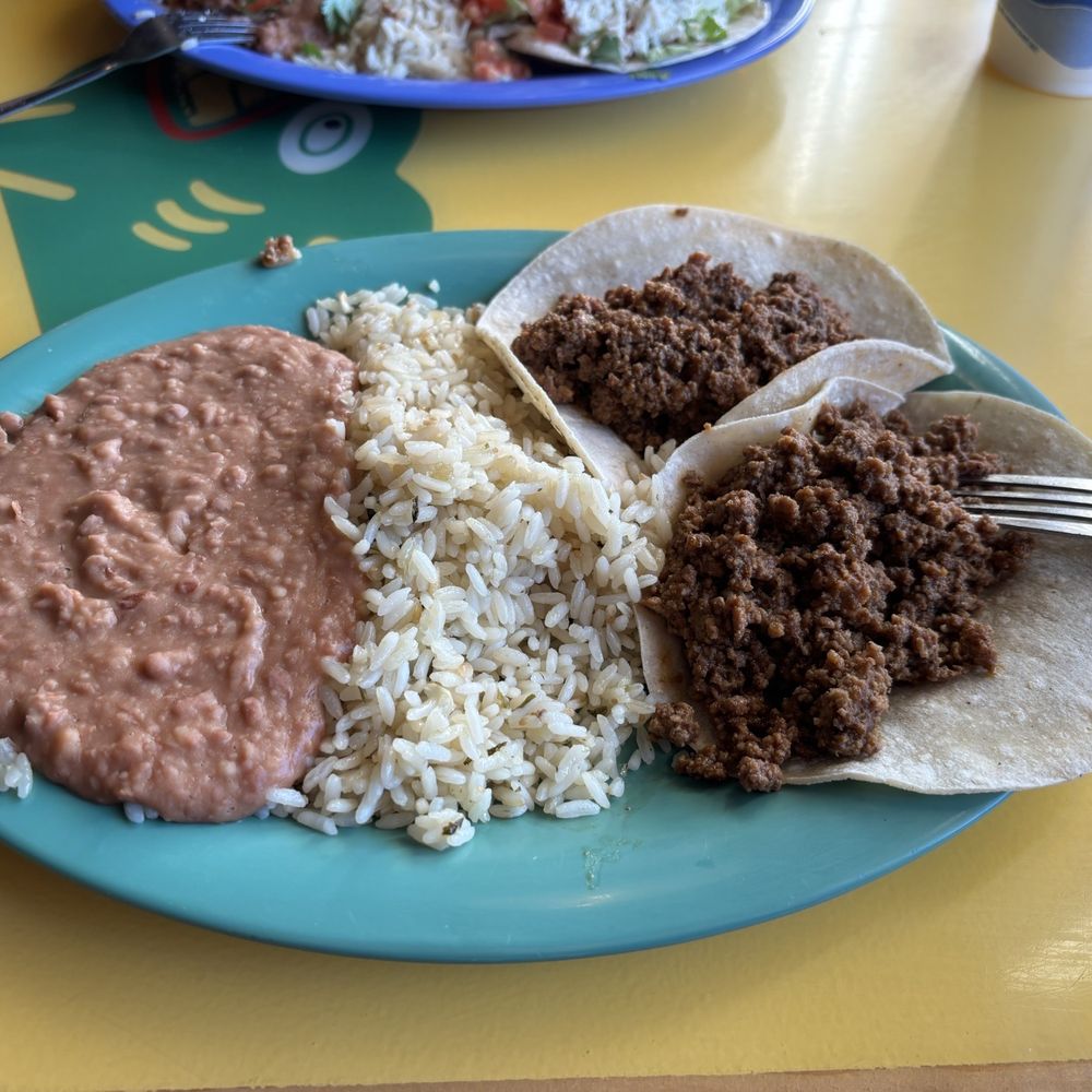 Plain Ground beef tacos on corn tortillas w/ refried beans and cilantro lime rice Plain Ground beef tacos on corn tortillas w/ refried beans and cilantro lime rice