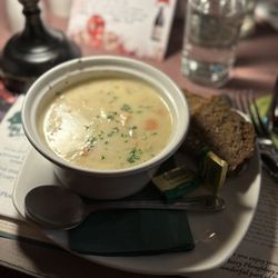 The Merry Ploughboy Irish Music Pub - Seafood chowder with brown bread