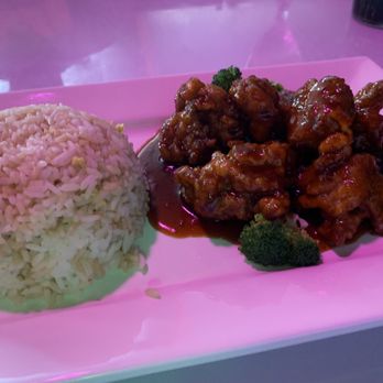 Kokita - General Tso's Chicken with Fried Rice - Sushi Bars Near Me - Sweetwater, Tennessee Kokita - General Tso's Chicken with Fried Rice - Sushi Bars Near Me - Sweetwater, Tennessee