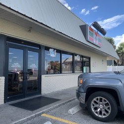 7-Eleven - Entrance