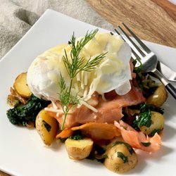 Jessie & Laurent - Poached Egg with smoked salmon brunch