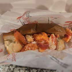 Cousins Maine Lobster - Morgantown - Lobster roll