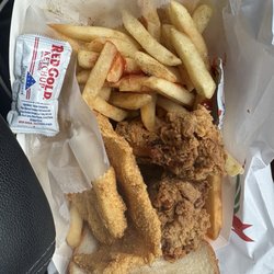 Harold’s Chicken - Catfish and wing combo