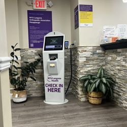 Andrew J. Leo, MD - Clean and bright medical office