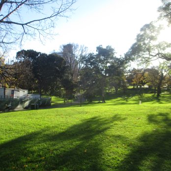 Flagstaff Gardens - Park - Parks Near Me - Melbourne, VIC