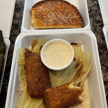Cafe & Deli El Rancho - Tamal de elote y quesadilla - Salvadoran Near Me - Rialto, California