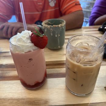 Kooben Cafe Mexicano - Strawberry Smoothie, Vanilla Latte and Mazalatte. - Breakfast & Brunch Near Me - Hanahan, South Carolina