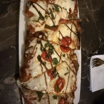 Pearl Kitchen & Cocktails - Margherita Flatbread - Cocktail Bars Near Me - Old Bethpage, New York Pearl Kitchen & Cocktails - Margherita Flatbread - Cocktail Bars Near Me - Old Bethpage, New York