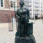 Photo of Mutter-Ey-Skulptur