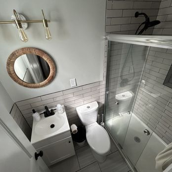 Carolina Beach Motel - Bathroom - Hotels Near Me - Carolina Beach, North Carolina Carolina Beach Motel - Bathroom - Hotels Near Me - Carolina Beach, North Carolina