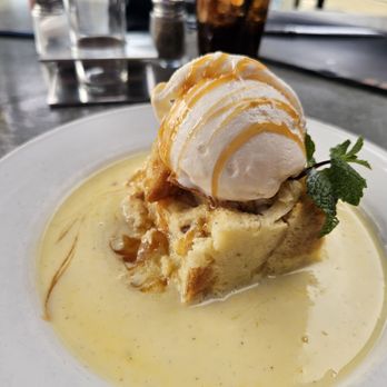 Yard House - Bread Pudding - Bars Near Me - Long Beach, California