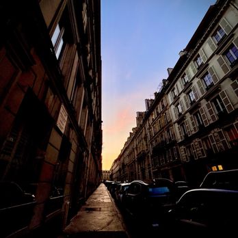 Le Bon Georges - Beautiful sunset up the street. - Bistros Near Me - Paris, 75