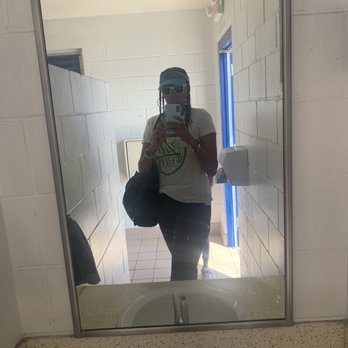 Central Broward Regional Park - Clean sink - Parks Near Me - Lauderhill, Florida