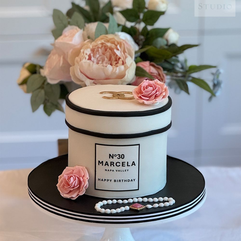 Wedding reception held hi-res stock photography and images - Alamy, image size:1000x1000